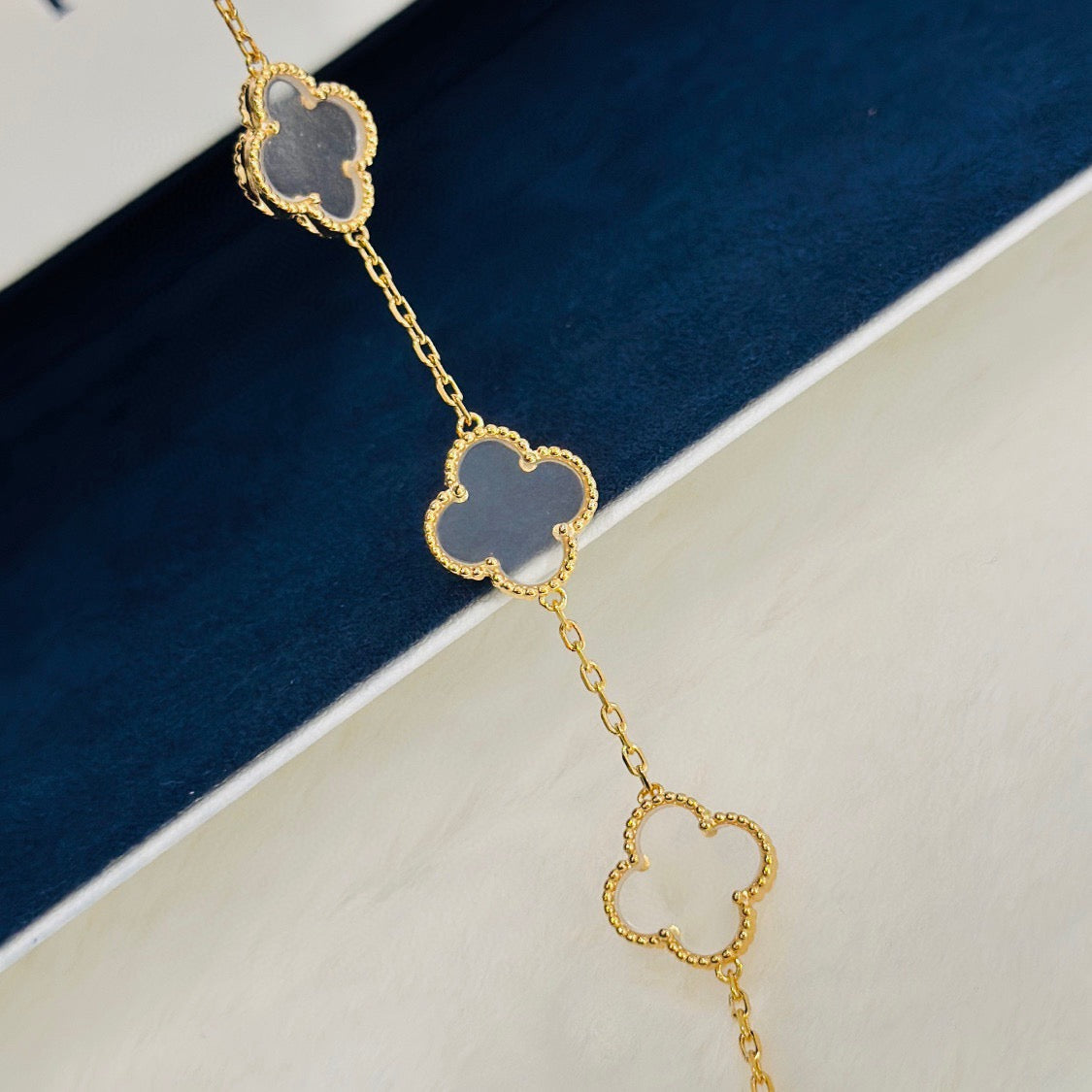 [Raffine]CLOVER 5 MOTIF ROCK CRYSTAL PINK GOLD BRACELET