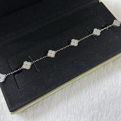 [Raffine] DIAMANTARMBAND MIT KLEEBLATT UND 6 MOTIV