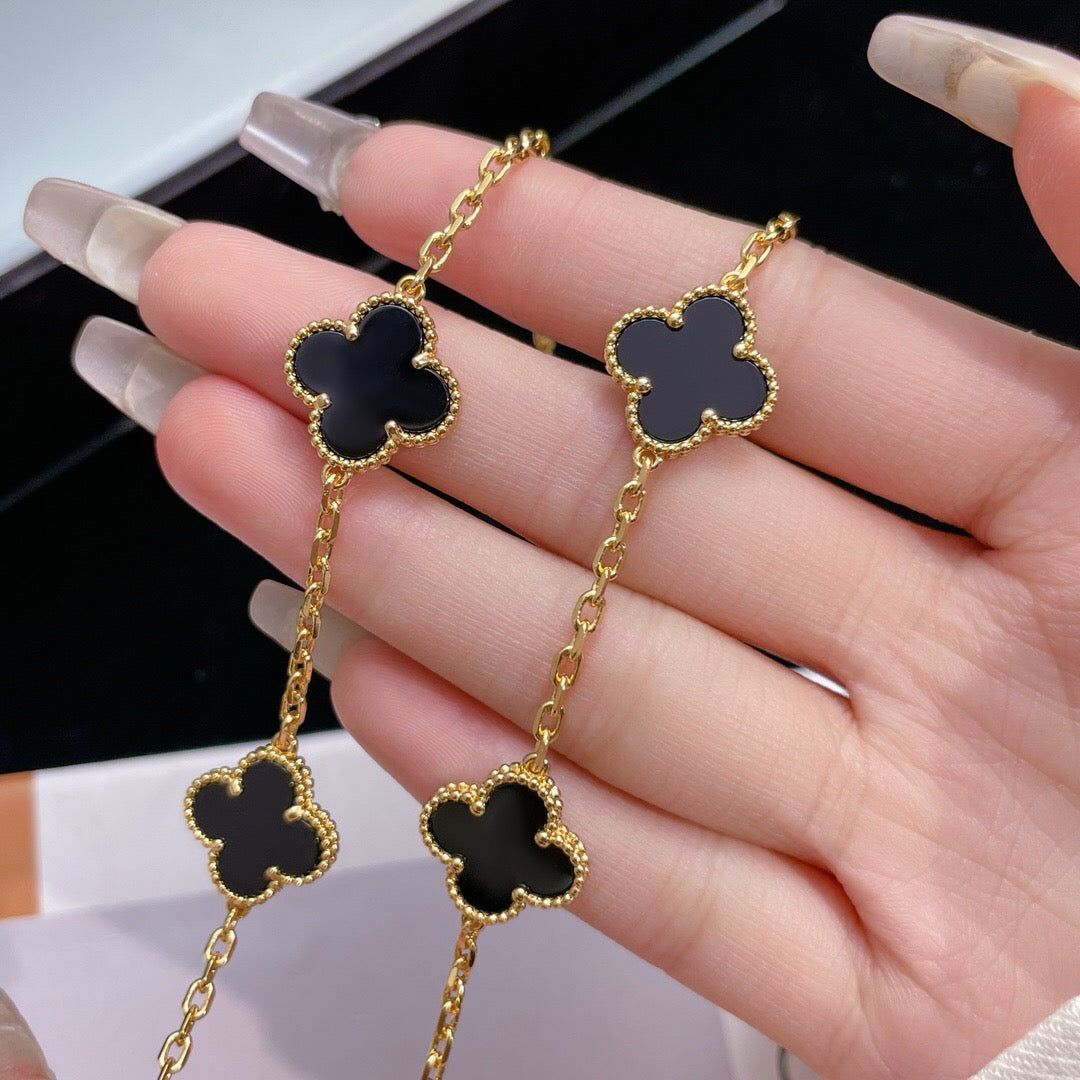 [Raffine] COLLAR DE ÓNIX CON 10 MOTIVOS DE TRÉBOL