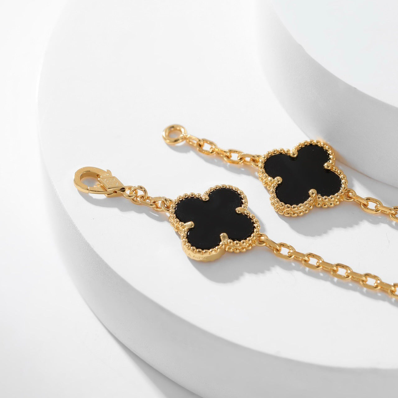 [Raffine] COLLAR DE ÓNIX CON 10 MOTIVOS DE TRÉBOL