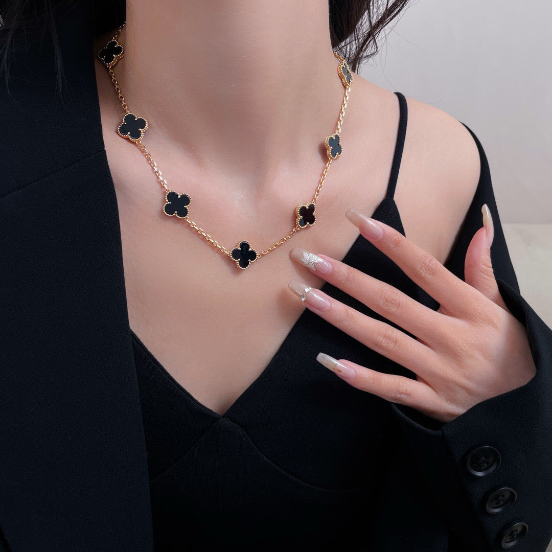 [Raffine] COLLAR DE ÓNIX CON 10 MOTIVOS DE TRÉBOL