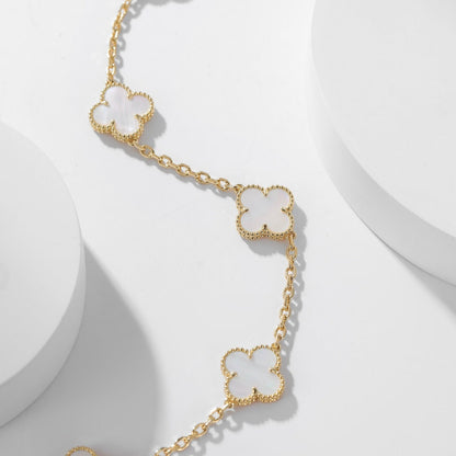 [Raffine] COLLAR DE NÁCAR BLANCO CON 10 MOTIVOS DE TRÉBOL