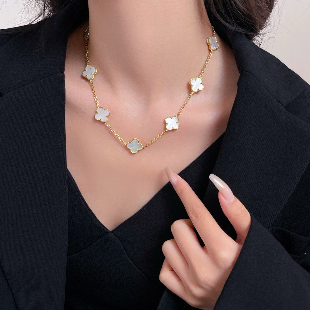[Raffine] COLLAR DE NÁCAR BLANCO CON 10 MOTIVOS DE TRÉBOL