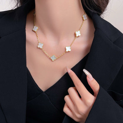 [Raffine] COLLAR DE NÁCAR BLANCO CON 10 MOTIVOS DE TRÉBOL