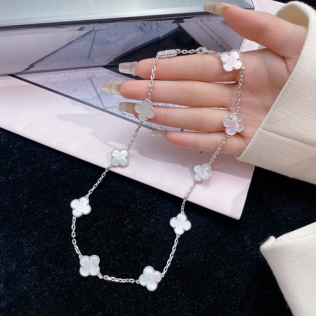 [Raffine] COLLAR DE NÁCAR BLANCO CON 10 MOTIVOS DE TRÉBOL