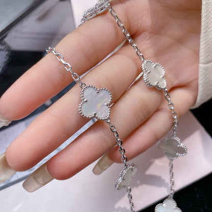 [Raffine] COLLAR DE NÁCAR BLANCO CON 10 MOTIVOS DE TRÉBOL