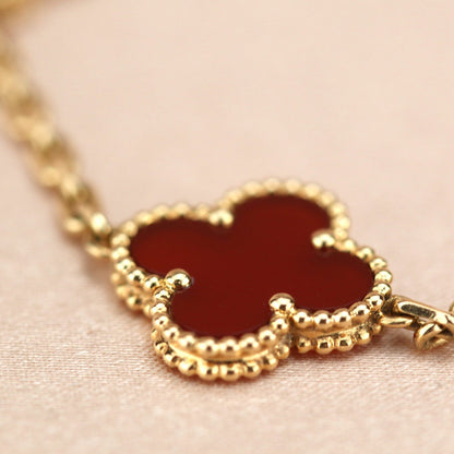 [Raffine]Pulsera de ágata roja con cinco motivos de trébol 