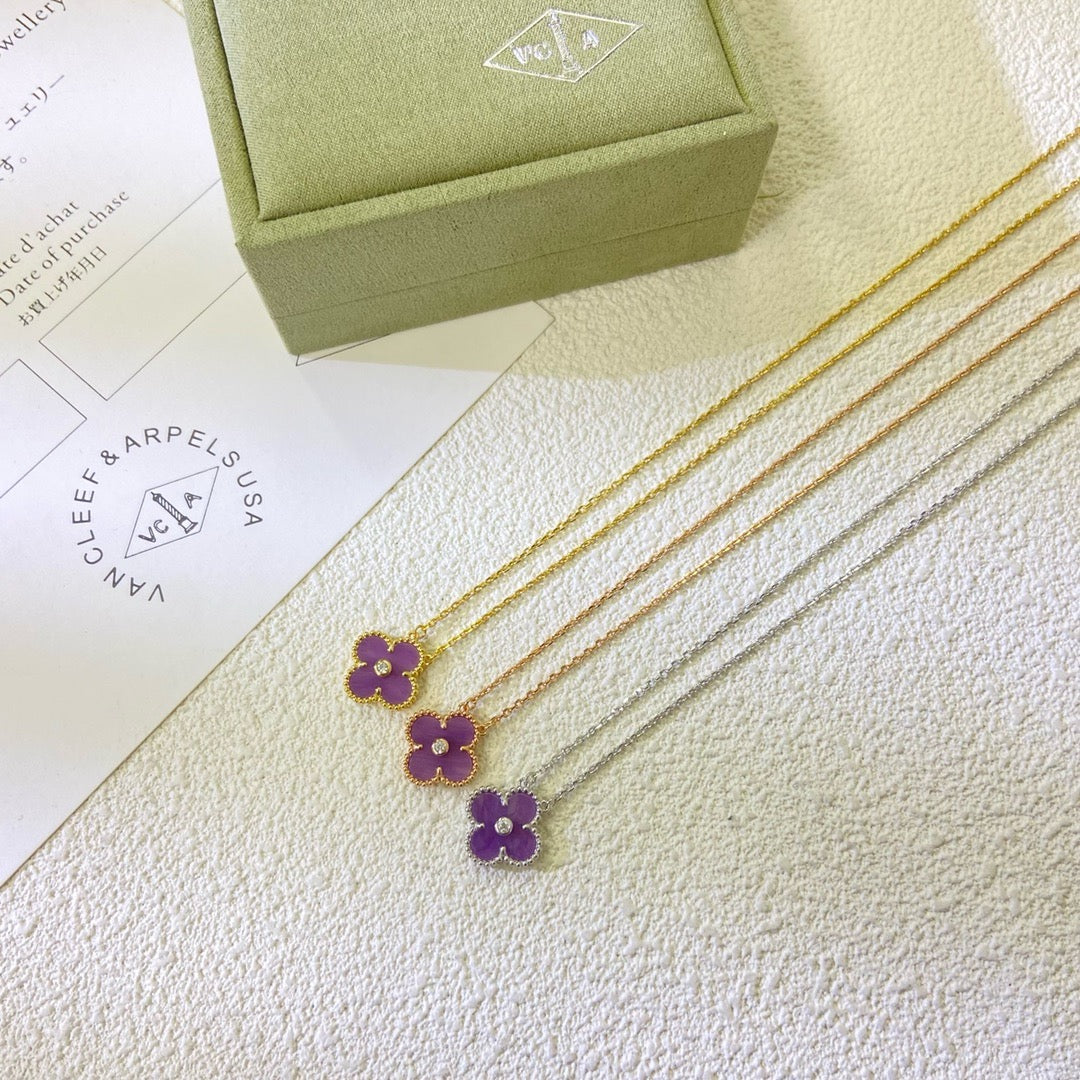 [Raffine] COLLAR TRÉBOL DE 15 MM CON DIAMANTE PÚRPURA Y VIOLETA