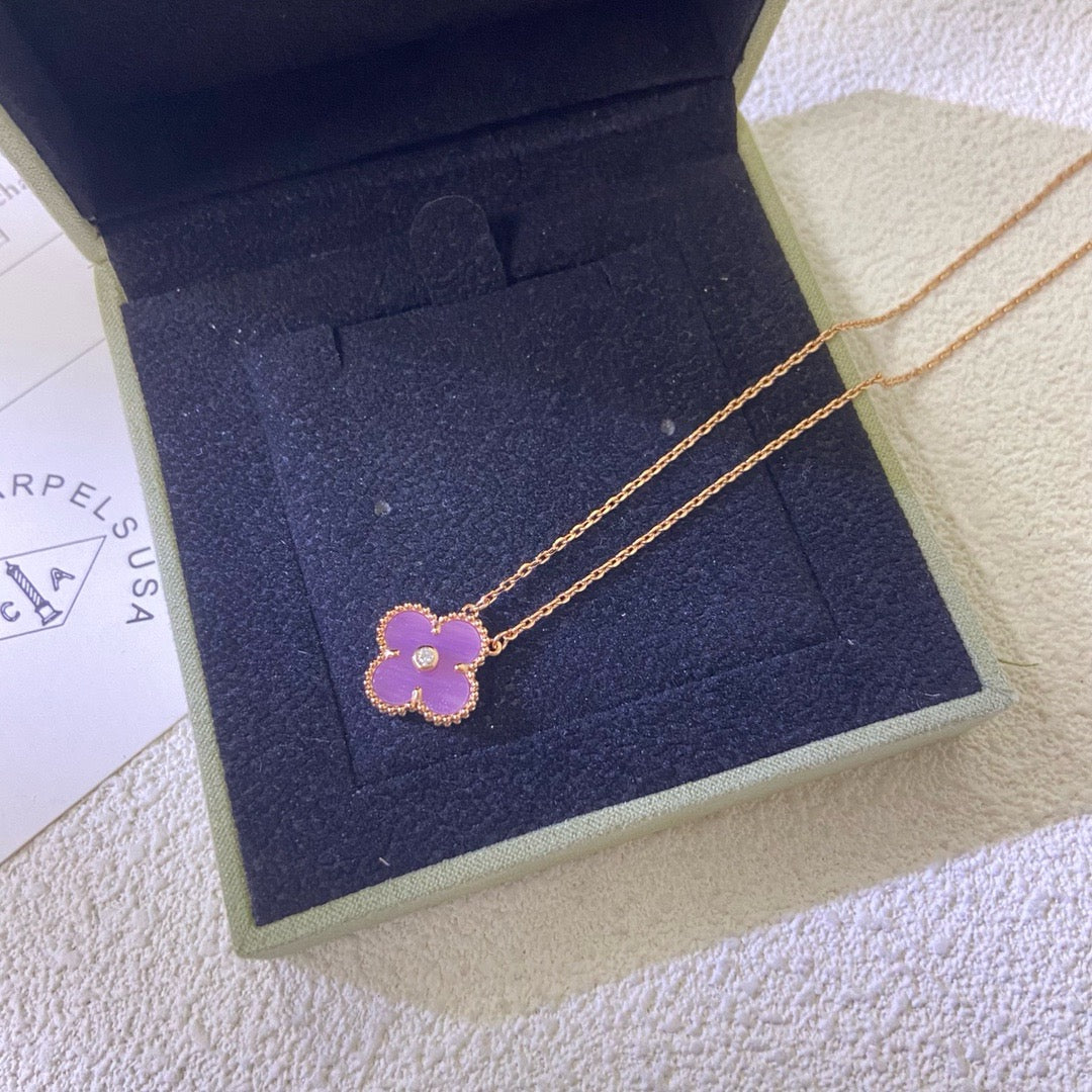 [Raffine] COLLAR TRÉBOL DE 15 MM CON DIAMANTE PÚRPURA Y VIOLETA
