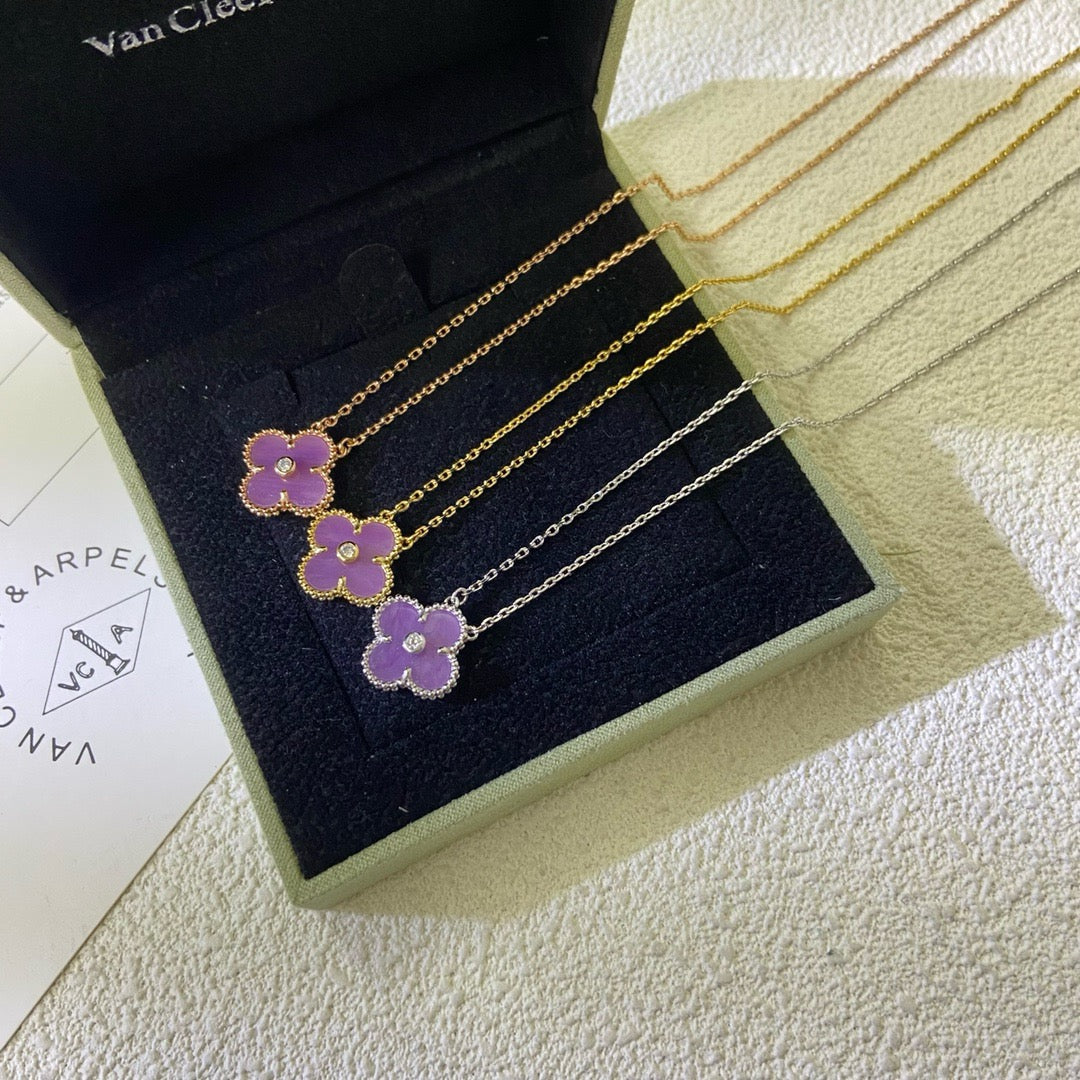 [Raffine] COLLAR TRÉBOL DE 15 MM CON DIAMANTE PÚRPURA Y VIOLETA
