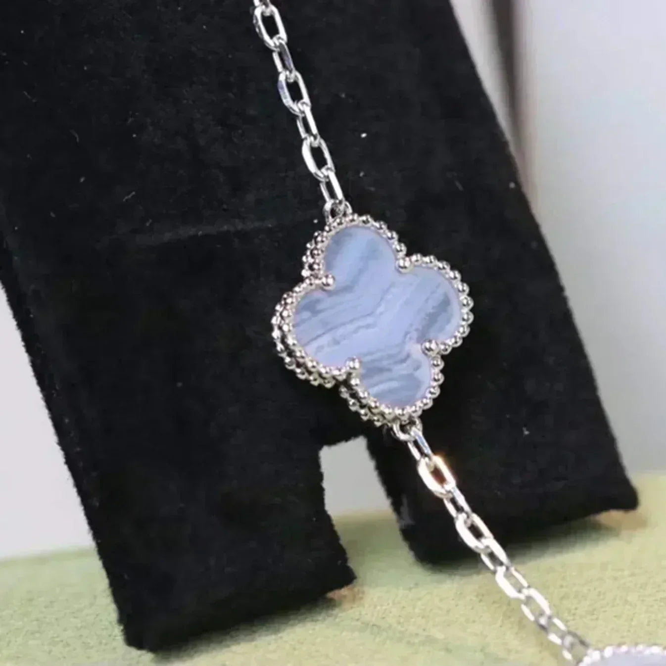 [Raffine] CLOVER 5 MOTIV LILA CHALZEDON ARMBAND KOLLEKTION