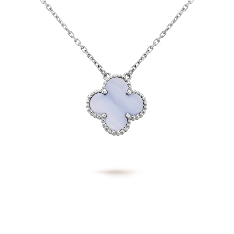 [Raffine] COLLAR DE TRÉBOL DE 15 MM DE CALCEDONIA AZUL PLATA