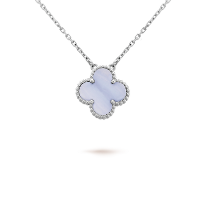 [Raffine] COLLAR DE TRÉBOL DE 15 MM DE CALCEDONIA AZUL PLATA