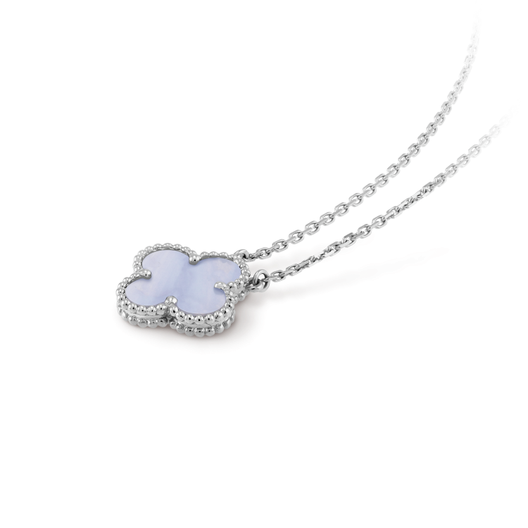 [Raffine] COLLAR DE TRÉBOL DE 15 MM DE CALCEDONIA AZUL PLATA