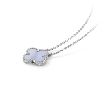 [Raffine] COLLAR DE TRÉBOL DE 15 MM DE CALCEDONIA AZUL PLATA