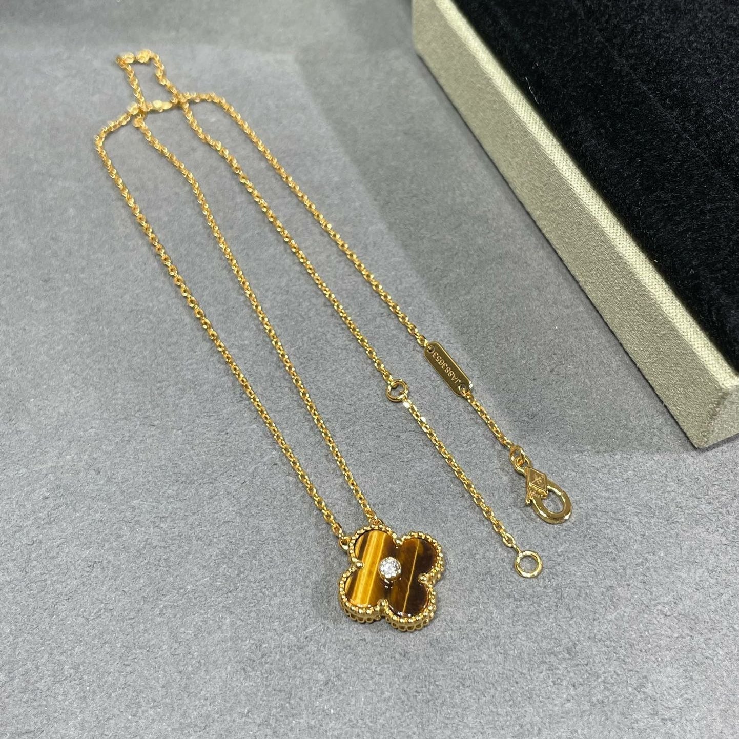 [Raffine]Collar de TRÉBOL de 15 mm con diamantes y ágata ojo de tigre amarilla