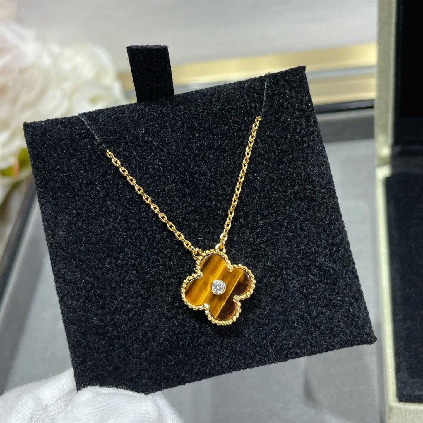 [Raffine]Collar de TRÉBOL de 15 mm con diamantes y ágata ojo de tigre amarilla