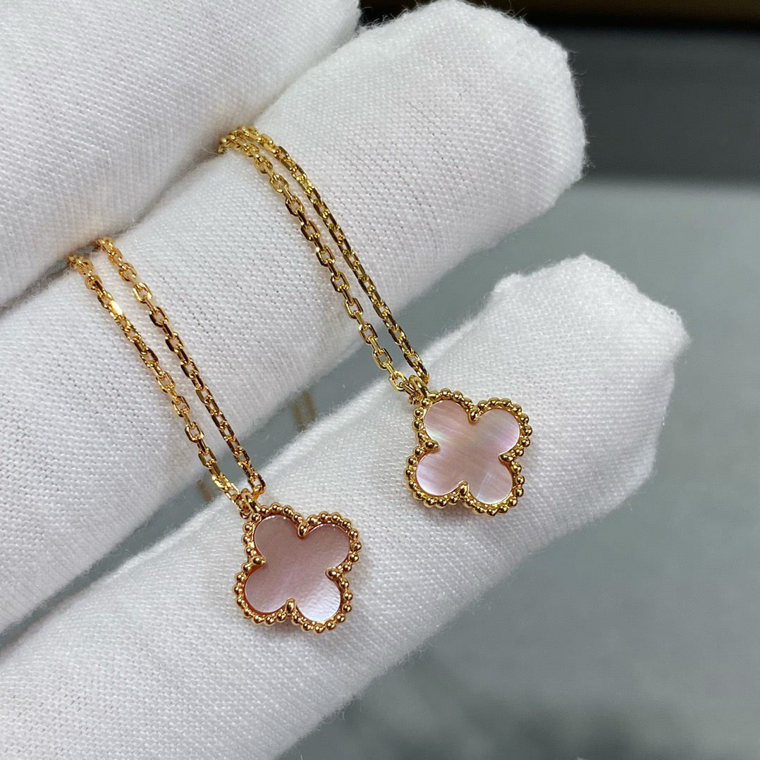 [Raffine] COLLAR DE UNA SOLA FLOR DE NÁCAR ROSA DE 9,5 MM CON TRÉBOL