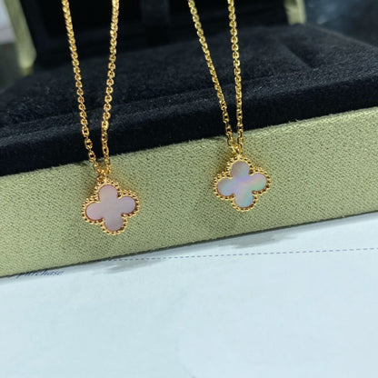 [Raffine] COLLAR DE UNA SOLA FLOR DE NÁCAR ROSA DE 9,5 MM CON TRÉBOL