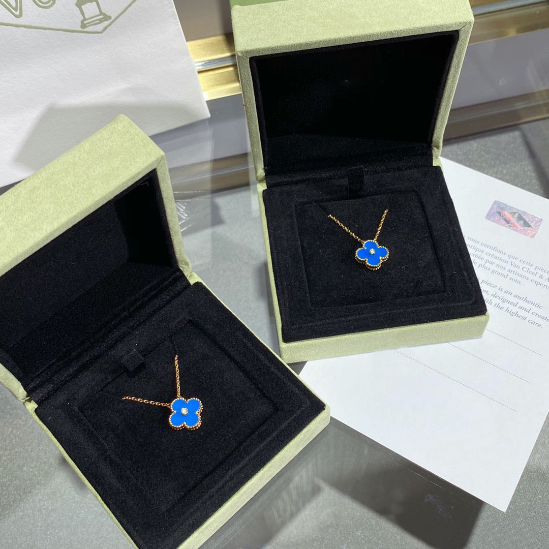 [Raffine] COLLAR DE TRÉBOL DE 15 MM CON DIAMANTES Y ÁGATA AZUL