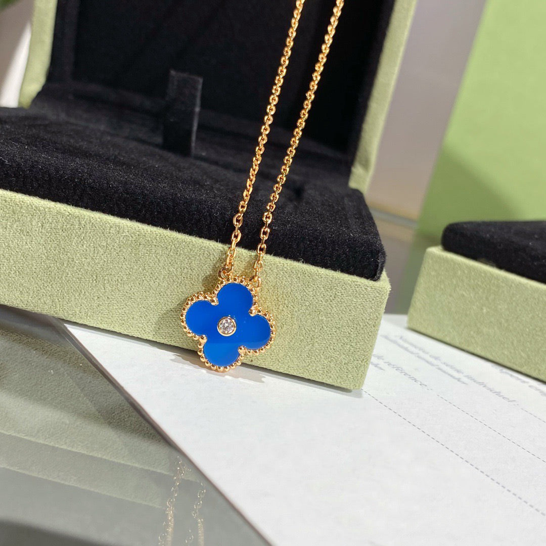 [Raffine] COLLAR DE TRÉBOL DE 15 MM CON DIAMANTES Y ÁGATA AZUL