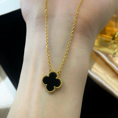 [Raffine] COLLAR DE UNA SOLA FLOR DE ÓNIX NEGRO DE 15 MM DE TRÉBOL