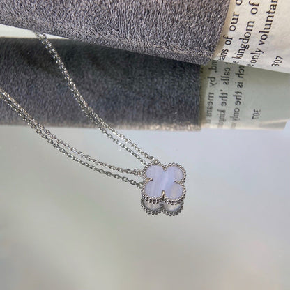 [Raffine] COLLAR DE TRÉBOL DE 15 MM DE CALCEDONIA AZUL PLATA