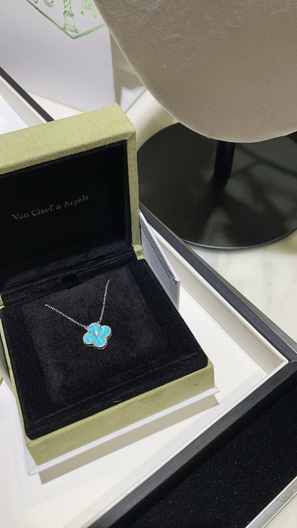 [Raffine] COLLAR DE PORCELANA SVRES DE DIAMANTES DE 15 MM DE TRÉBOL PLATA