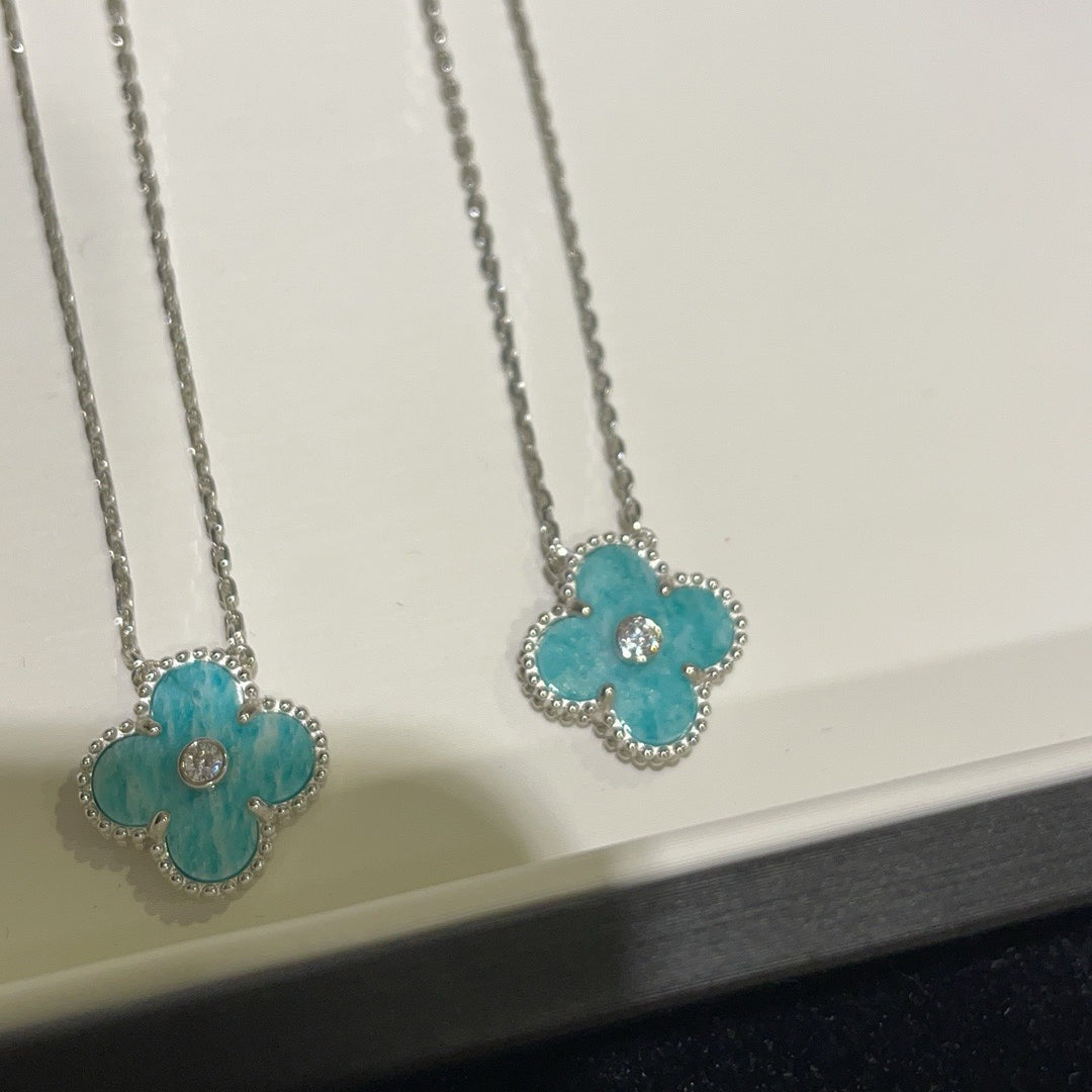 [Raffine] COLLAR DE PORCELANA SVRES DE DIAMANTES DE 15 MM DE TRÉBOL PLATA