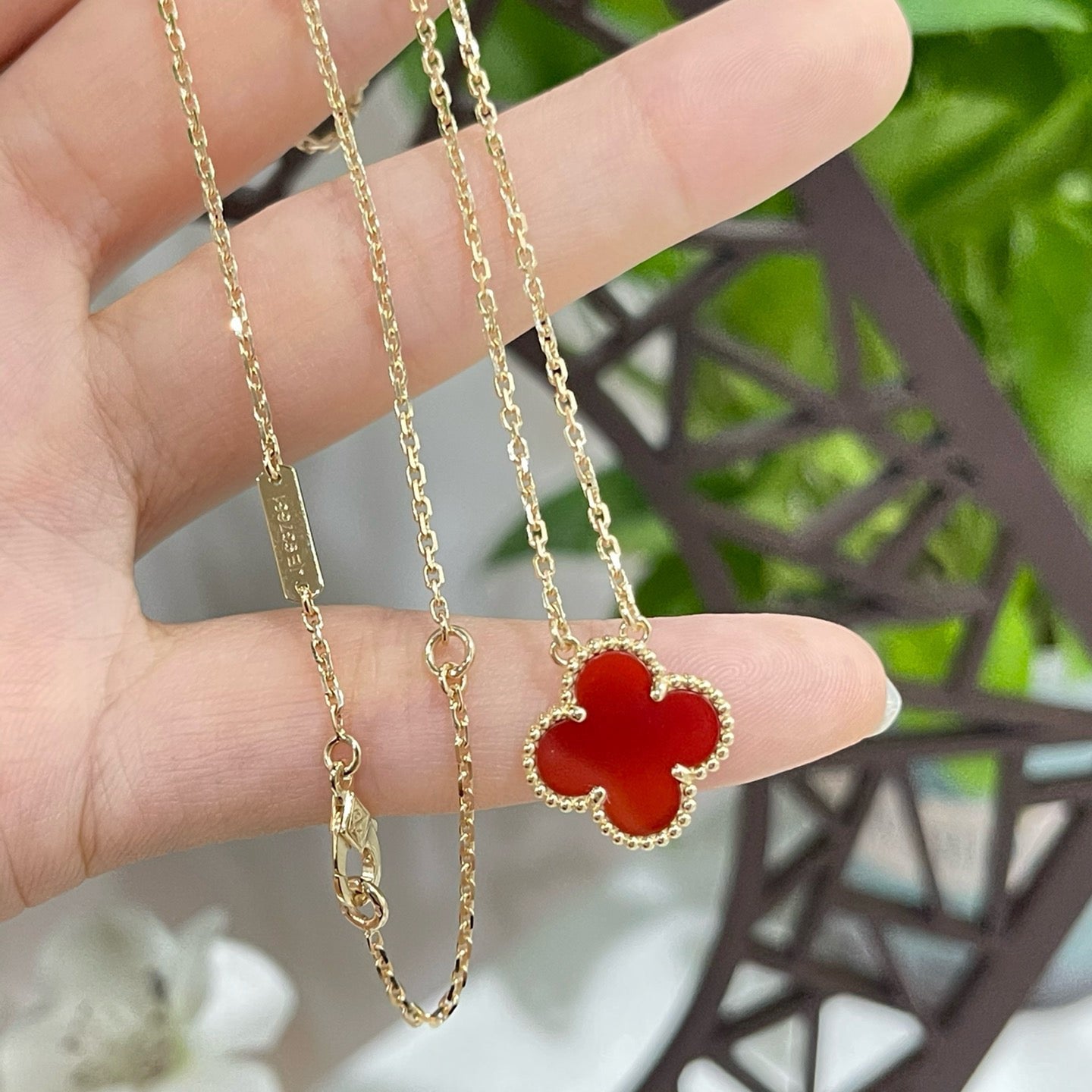 [Raffine] COLLAR DE UNA SOLA FLOR DE CORNALINA DE 15 MM DE TRÉBOL