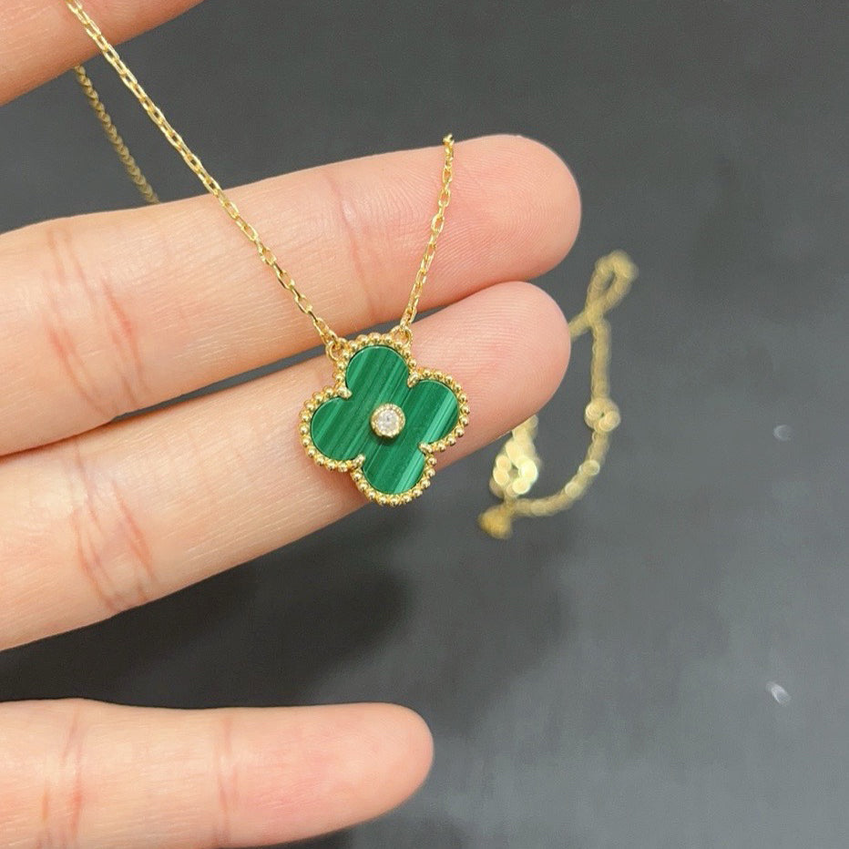 [Raffine] COLLAR DE TRÉBOL CON TURQUESA Y DIAMANTE DE 15 MM