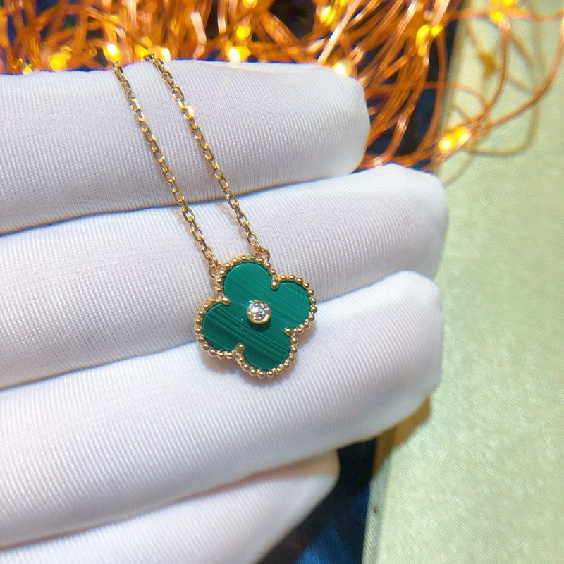 [Raffine] COLLAR DE TRÉBOL CON TURQUESA Y DIAMANTE DE 15 MM