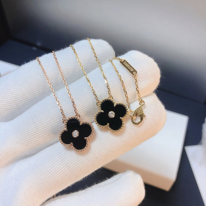 [Raffine] COLLAR DE ÓNIX Y DIAMANTE DE TRÉBOL DE 15 MM