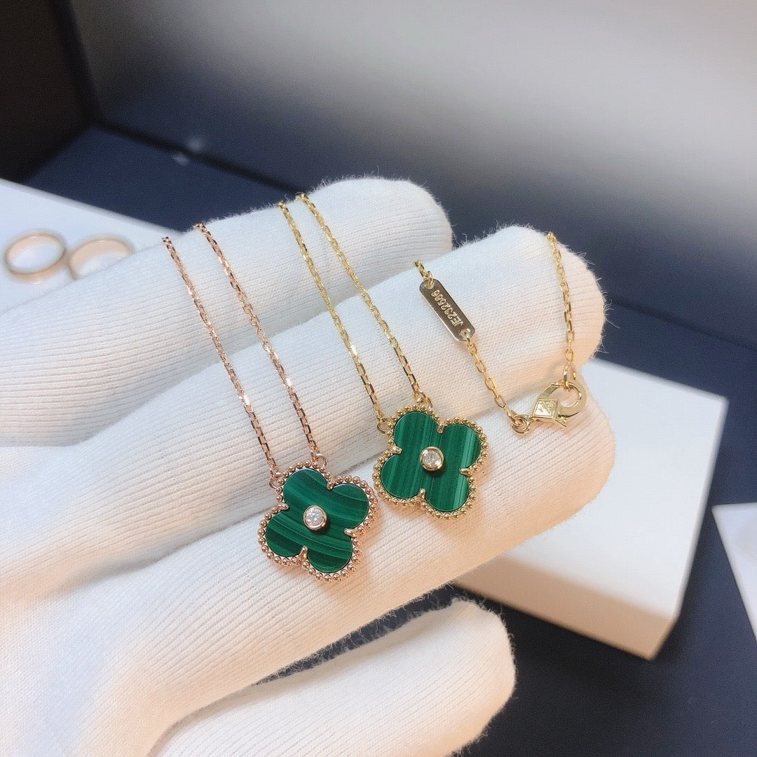 [Raffine] COLLAR DE TRÉBOL CON TURQUESA Y DIAMANTE DE 15 MM