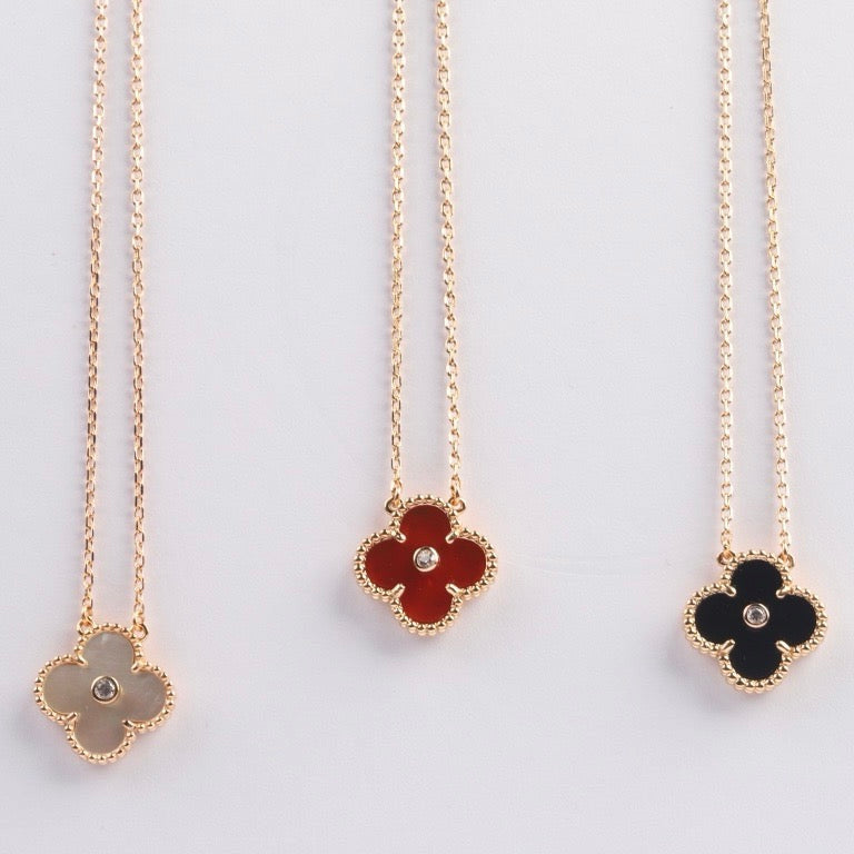 [Raffine] COLLAR DE CORNALINA CON DIAMANTES Y TRÉBOL DE 15 MM