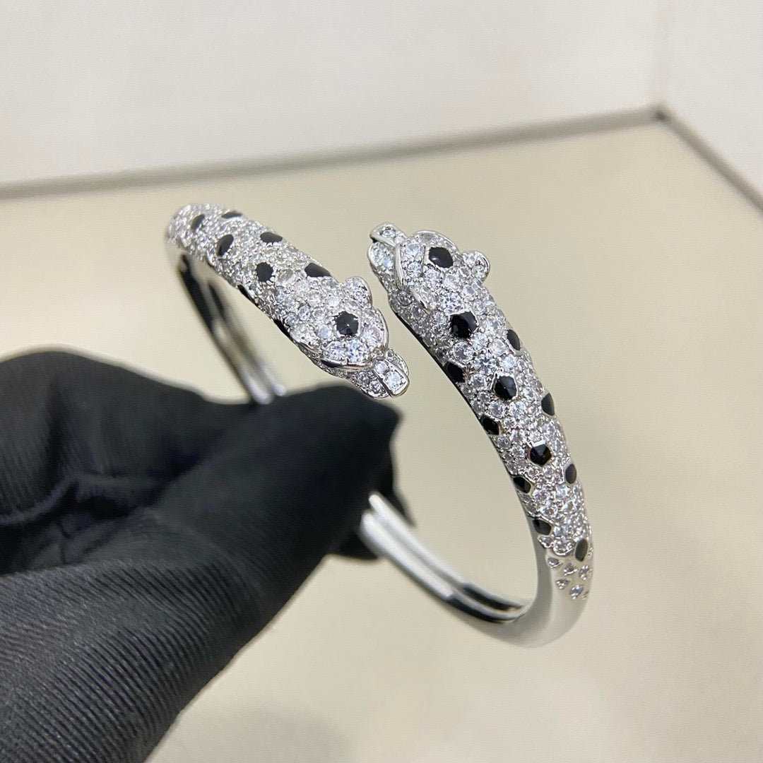 [Raffine]PANTHERE DOUBLE HEADED HALF DIAMOND OPEN BRACELET