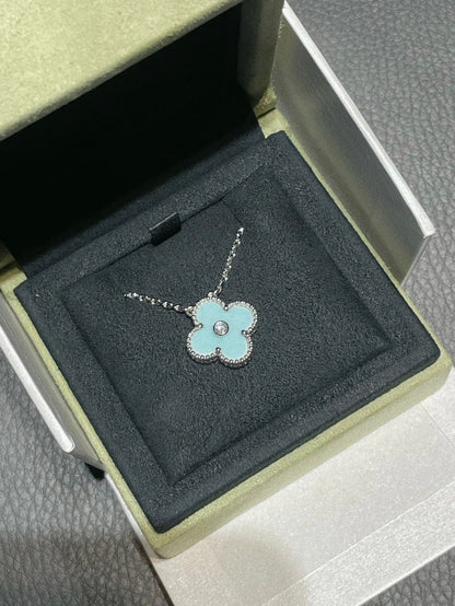 [Raffine] COLLAR DE PLATA AZUL CLARO CON 1 DIAMANTE DE TRÉBOL