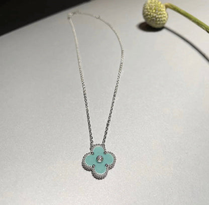 [Raffine] COLLAR DE PLATA AZUL CLARO CON 1 DIAMANTE DE TRÉBOL
