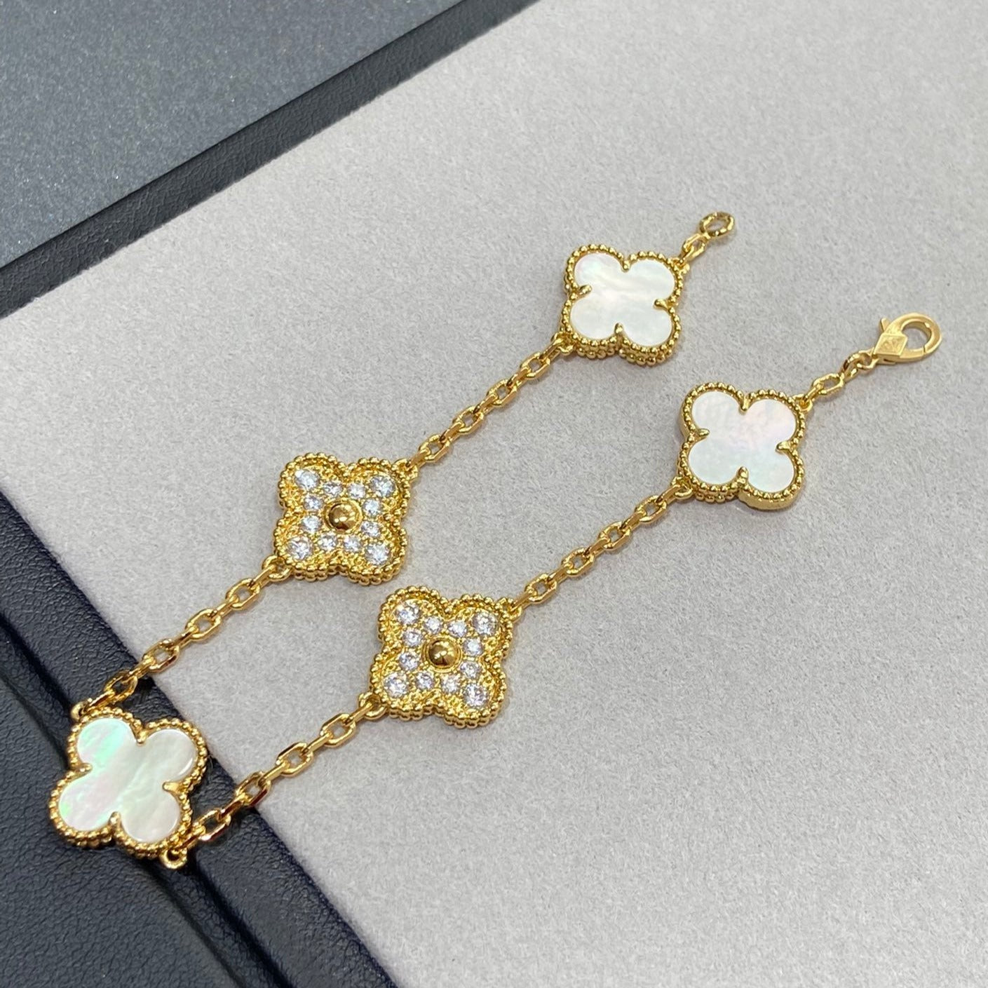 [Raffine]CLOVER BRACELET 5 MOTIF WHITE MOP DIAMOND