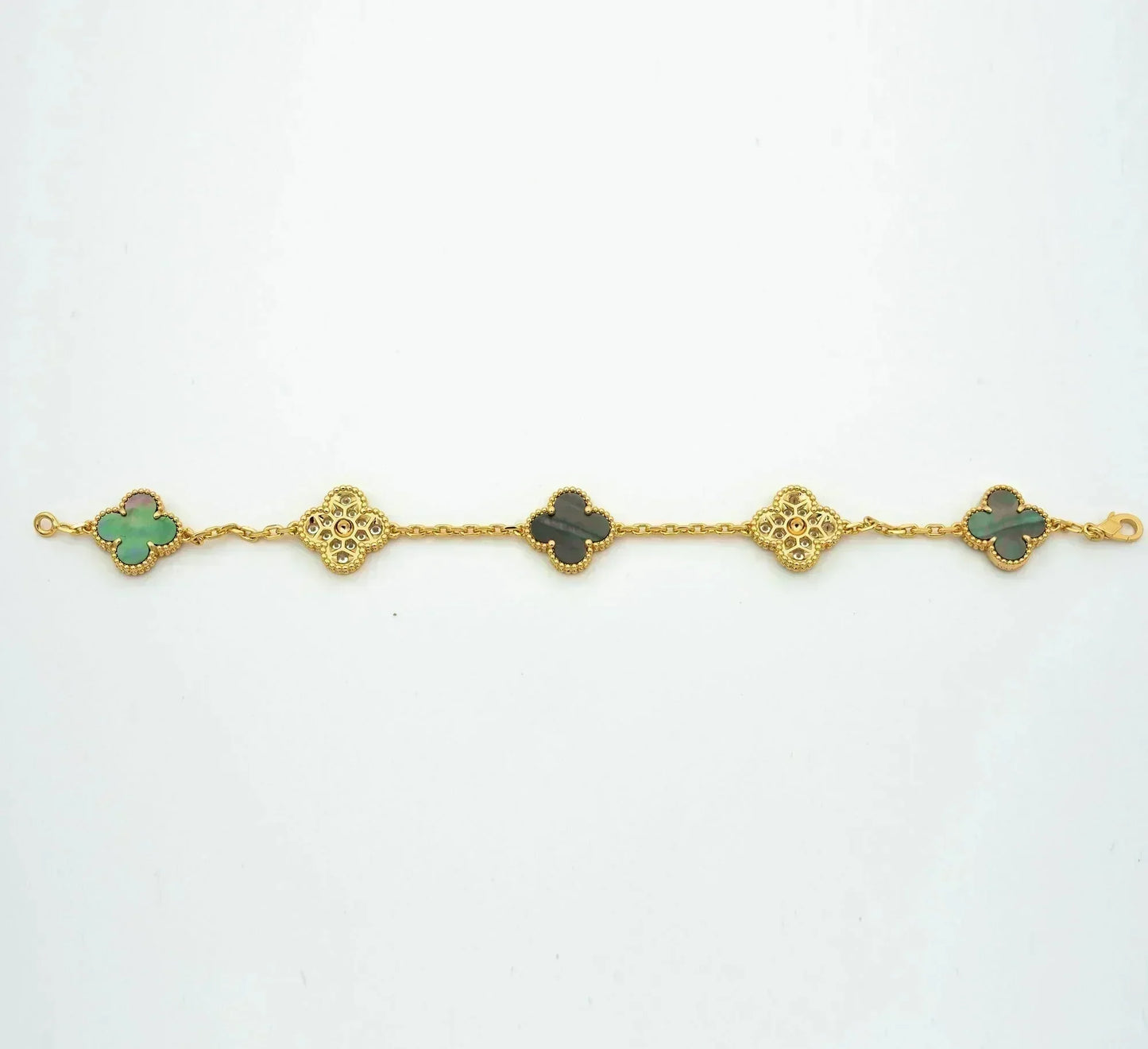 [Raffine] PULSERA DE DIAMANTES CON 5 MOTIVOS DE TRÉBOL Y MOPA GRIS