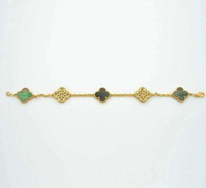 [Raffine] PULSERA DE DIAMANTES CON 5 MOTIVOS DE TRÉBOL Y MOPA GRIS