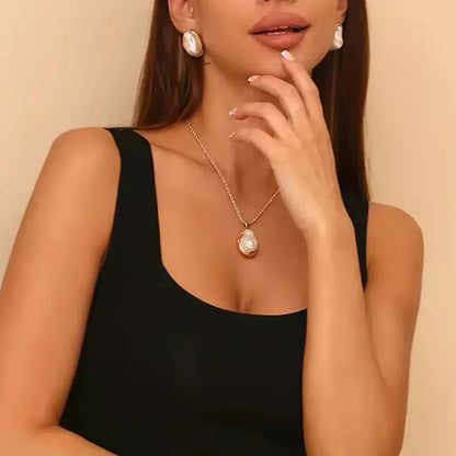 [Raffine]Carly Mother Of Pearl Pendant