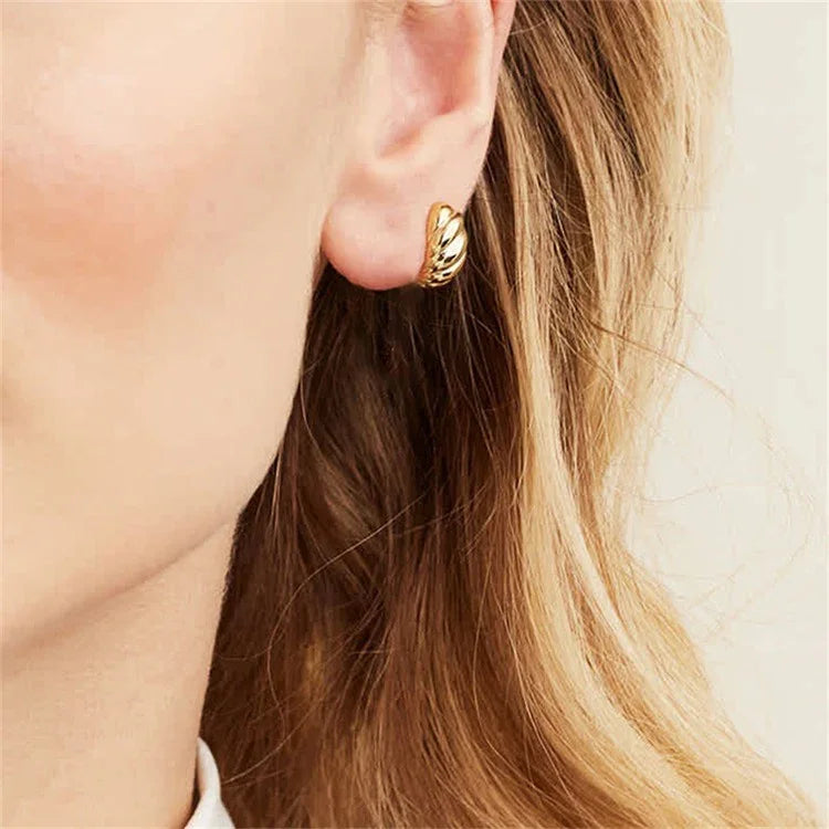 [Raffine]Croissant Huggie Earrings