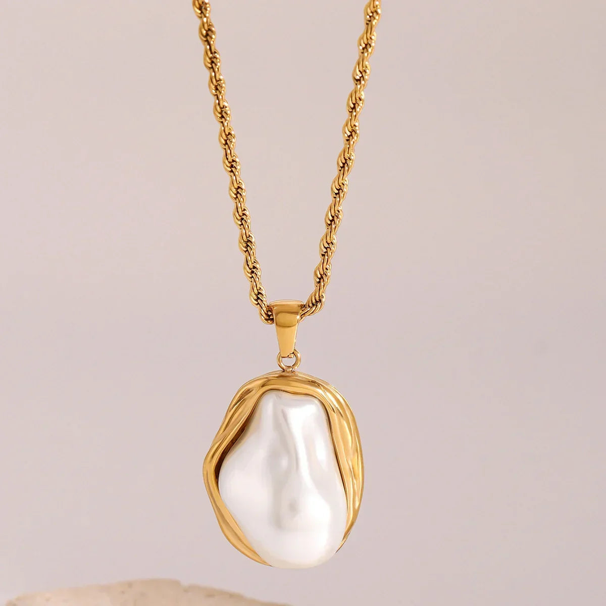 [Raffine]Carly Mother Of Pearl Pendant