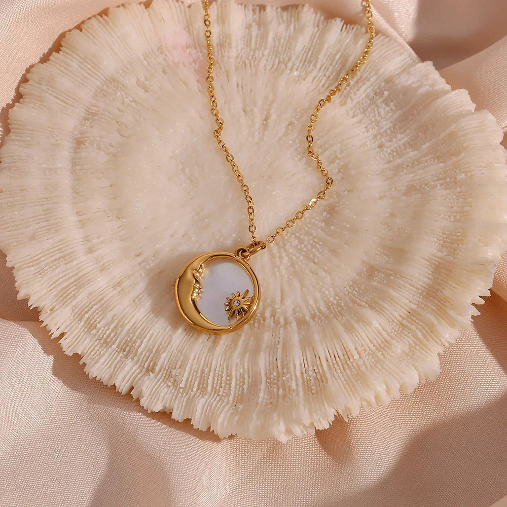 [Raffine]Evangeline Lunar Gold Necklace