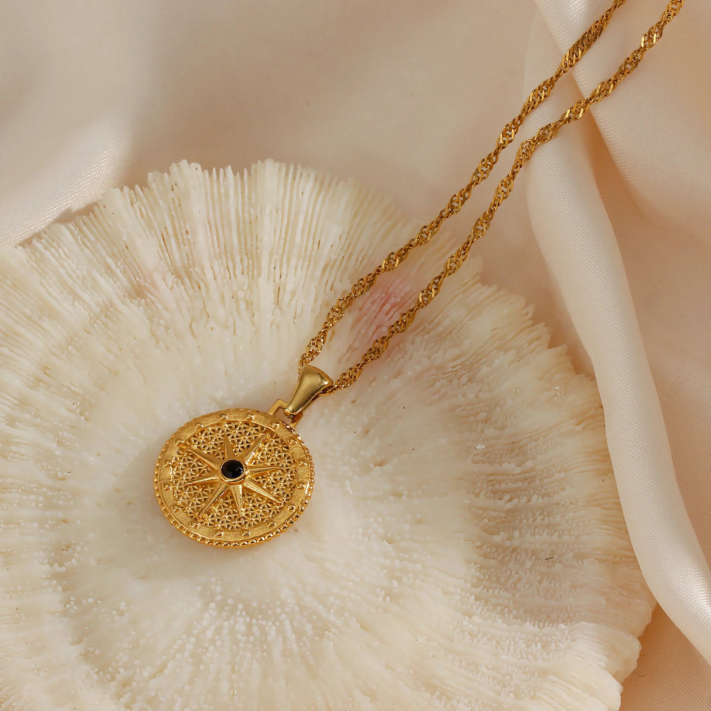 [Raffine]Ellie Compass Necklace