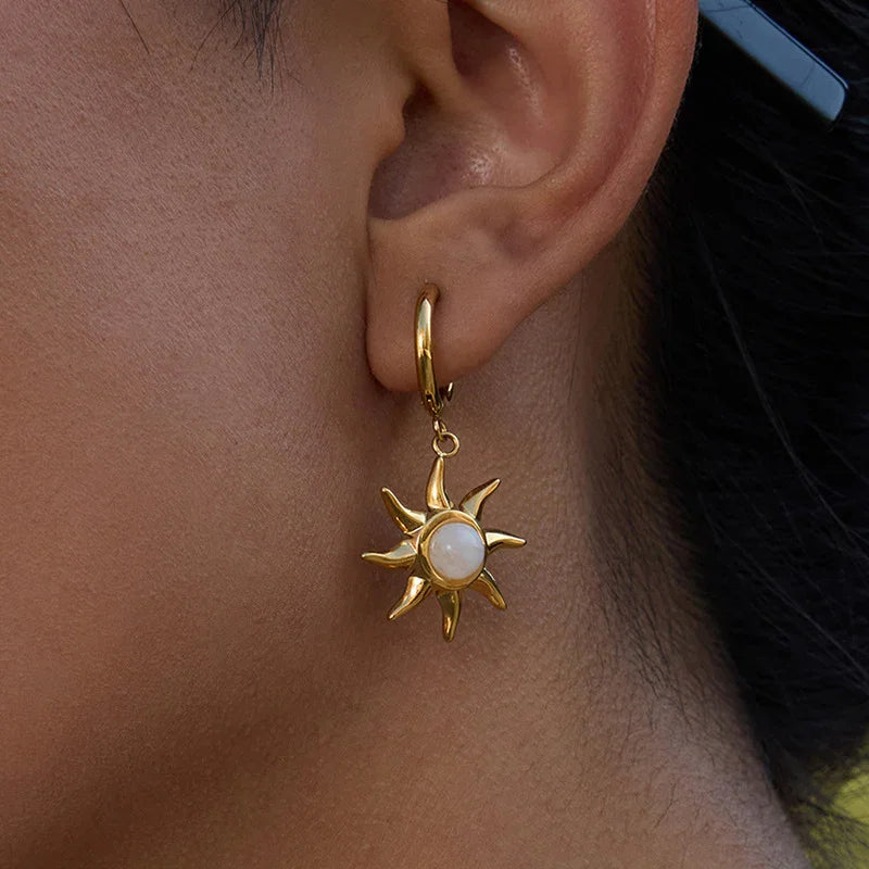 [Raffine]Helia Sun-shaped Moonstone Earrings