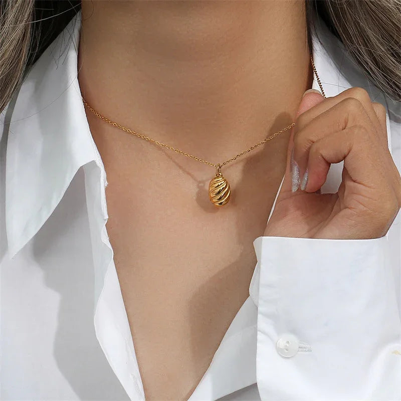 [Raffine]Linda Gold Croissant Necklace