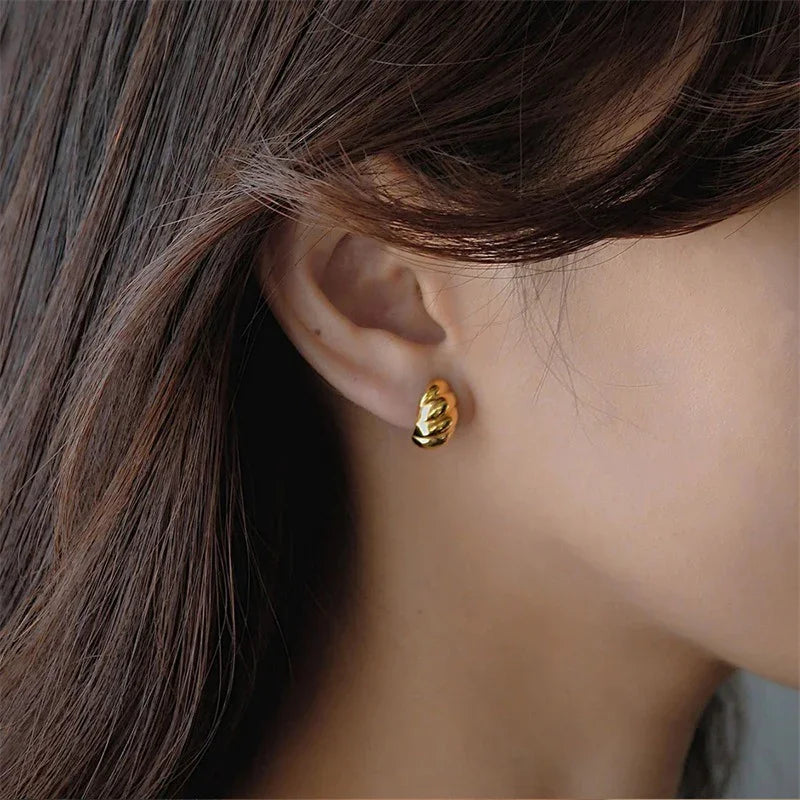 [Raffine]Croissant Huggie Earrings