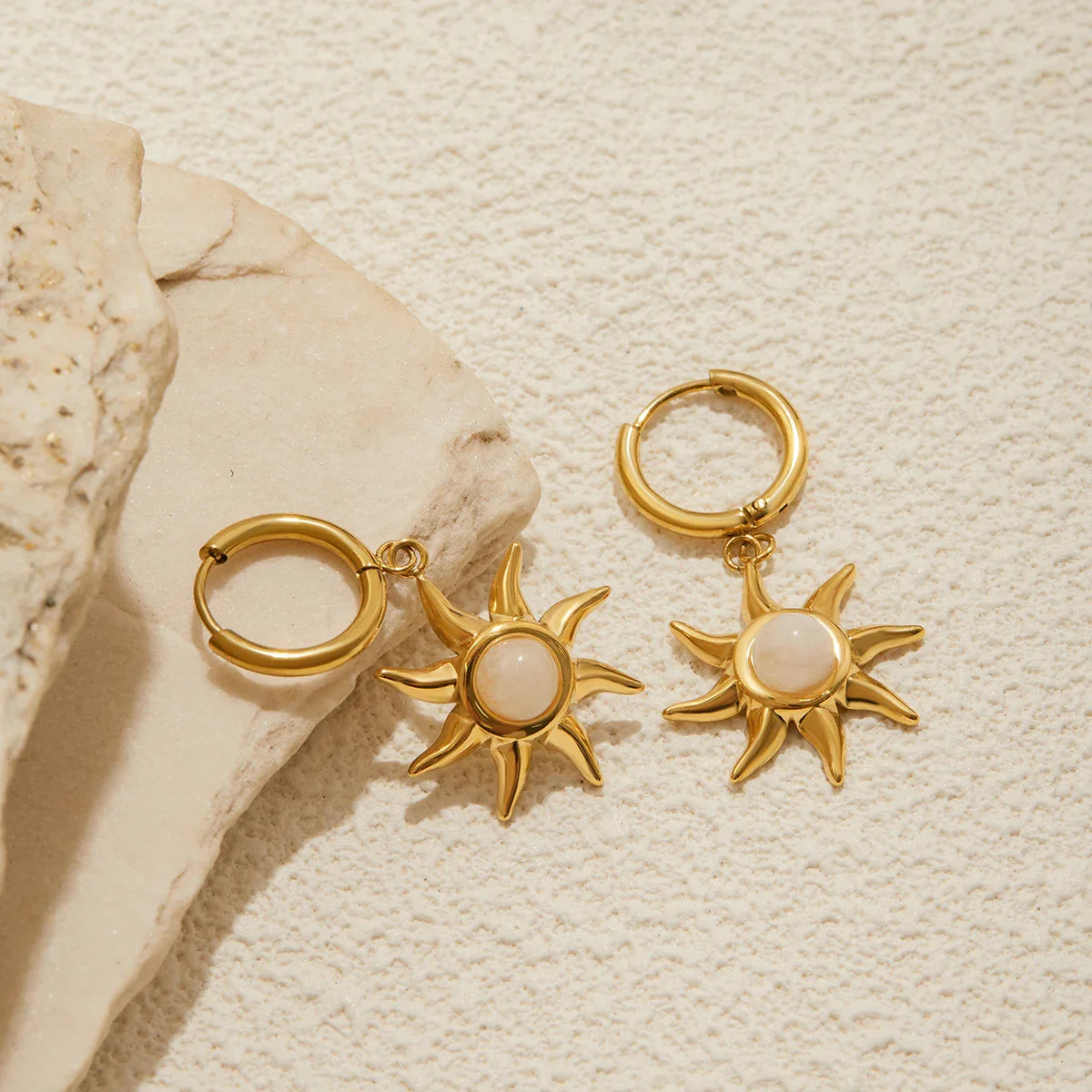 [Raffine]Helia Sun-shaped Moonstone Earrings